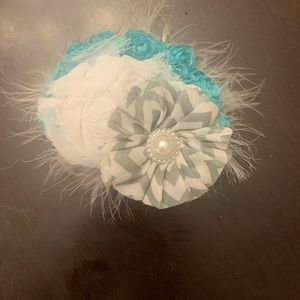 Flower & feather hairpiece